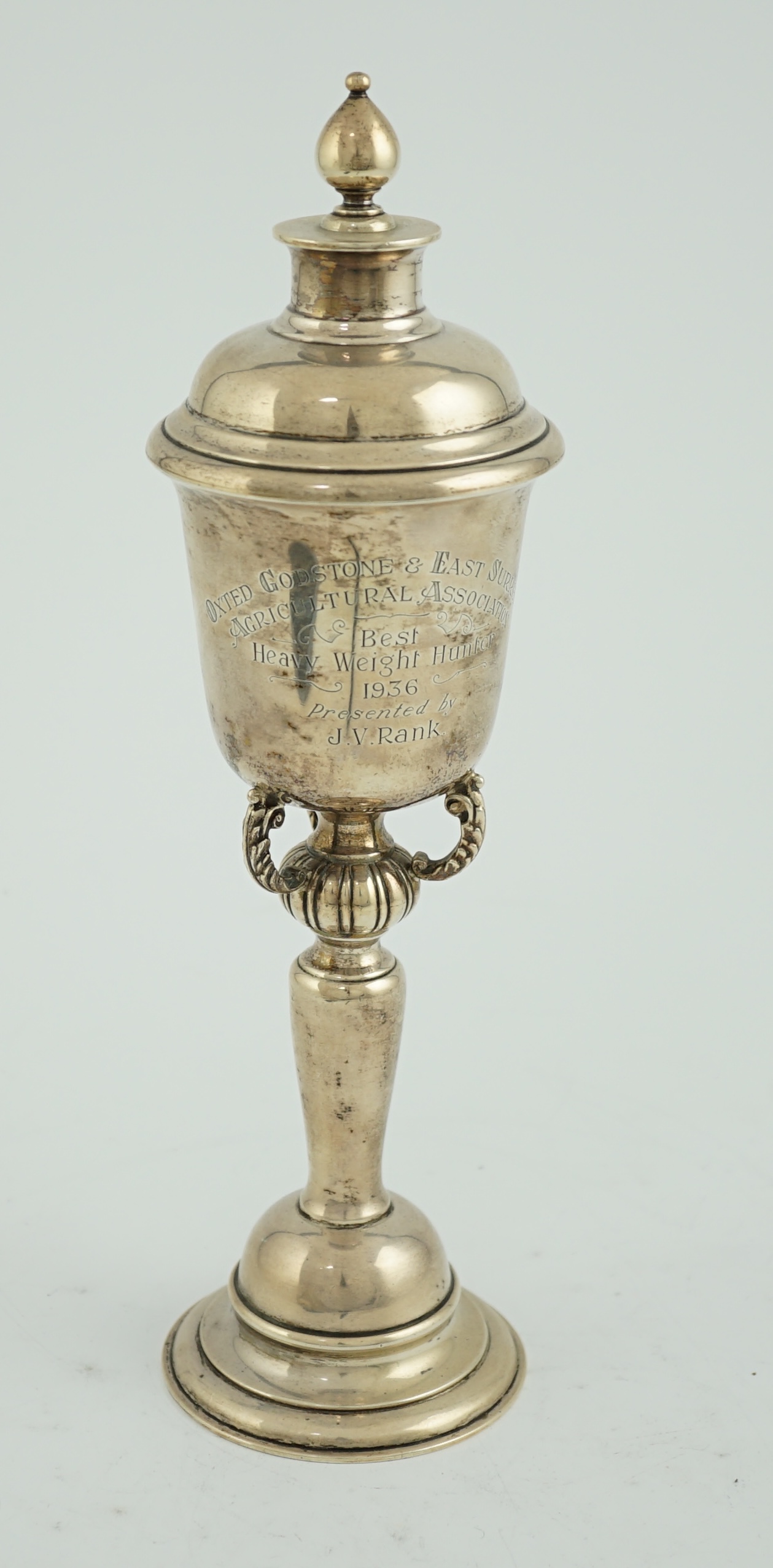 A George V silver presentation trophy cup and cover, by Goldsmiths & Silversmiths Co Ltd